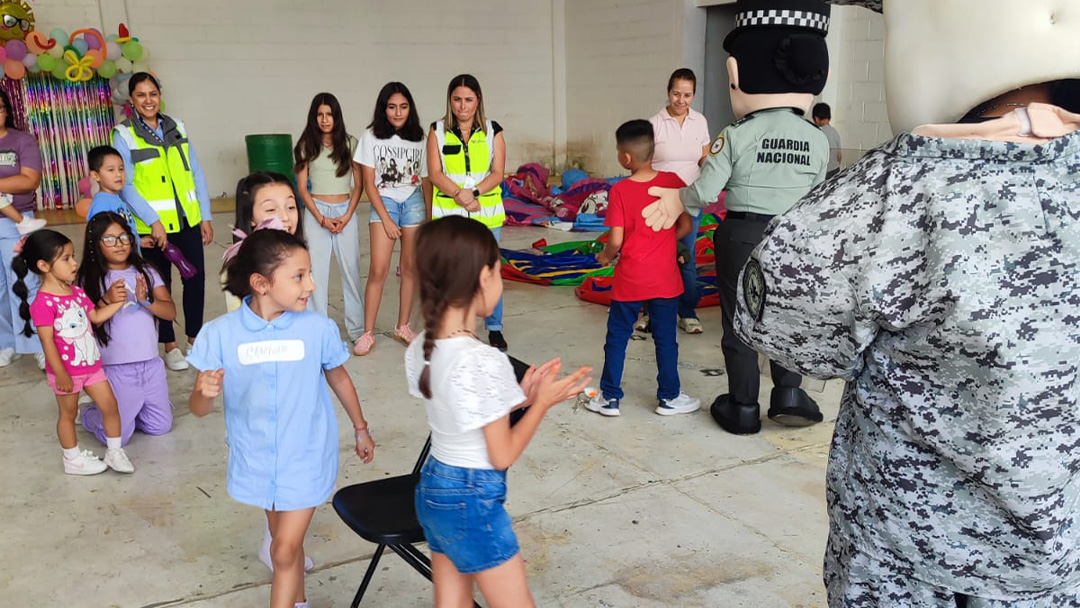 🎉✨ ¡Qué día tan mágico en el #AeropuertoDeAguascalientes! Celebramos a nuestros pequeños con el Festival del Día del Niño 2025, donde la diversión no tuvo límites. 👶💖 Gracias a los increíbles equipos nuestros niños vivieron momentos inolvidables. 🌈