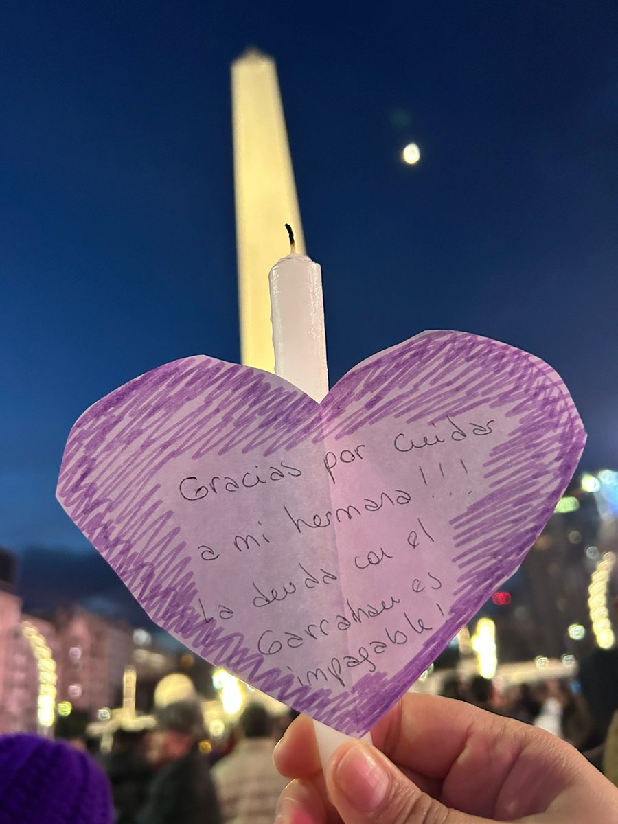 ResisGarrahan's tweet photo. Agradecemos de todo corazon a las personas que se sumaron a nuestra "Noche de Velas" 
#FuerzaGarrahan 💜 https://t.co/6J4pITZtdb
