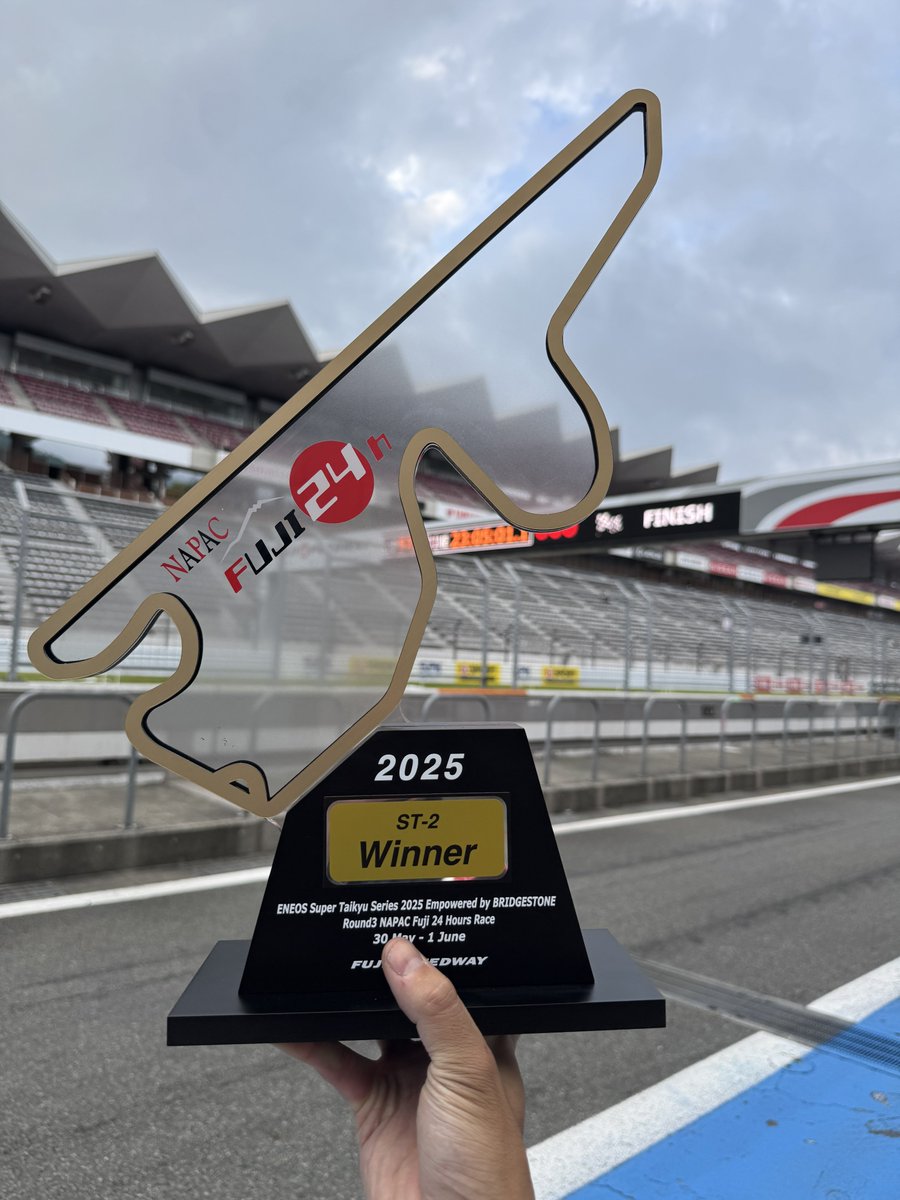 今回の24時間優勝は、
・FL5シビックタイプRとして初
・Team NATSとして初
・チーム監督就任後初
の勝利。

そして車両をFL5にスイッチしてから初の勝利！

初ずくめの富士24時間、応援して頂きありがとうございました！