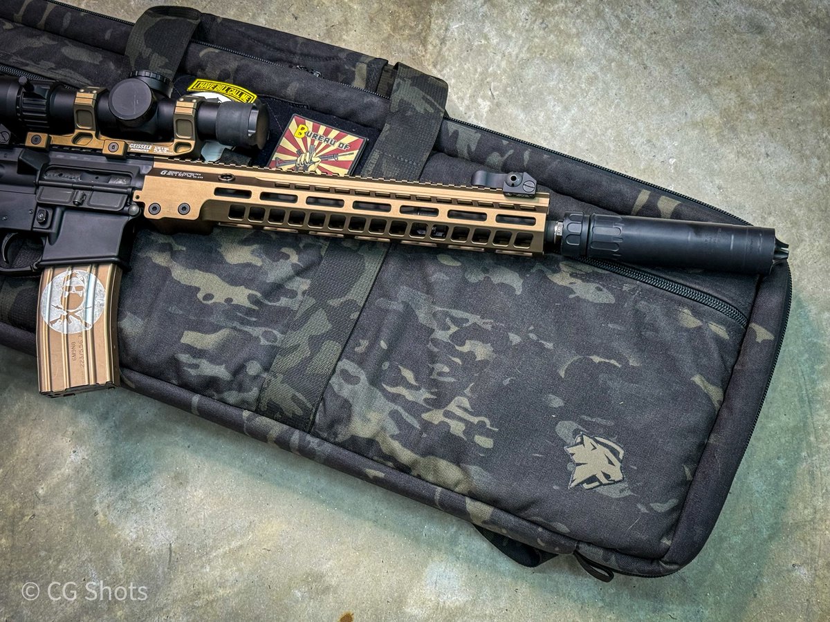 christian_grest's tweet photo. Loving this 2-tone @geissele setup! Contrasts awesome with black multicam on my @lynxdefense rifle bag. #geissele #geisseleallthethings #lynxdefense #ruggedsuppressors #b5systems #arkenoptics #brownells #brownellsinc #bureauofpropaganda https://t.co/4txykzSSnx