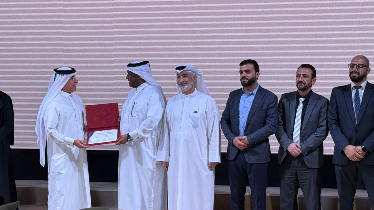ummalqorapsb's tweet photo. تكريم مدرسة أم القرى الابتدائية للبنين
لمشاركتها الفاعلة والمتميزة في برنامج قادة الابتكار الفوج الأول
بحضو�� سعادة وزير التربية والتعليم والتعليم العالي
وسعادة وكيل الوزارة الدكتور إبراهيم النعيمي https://t.co/ONrlXwrjQn