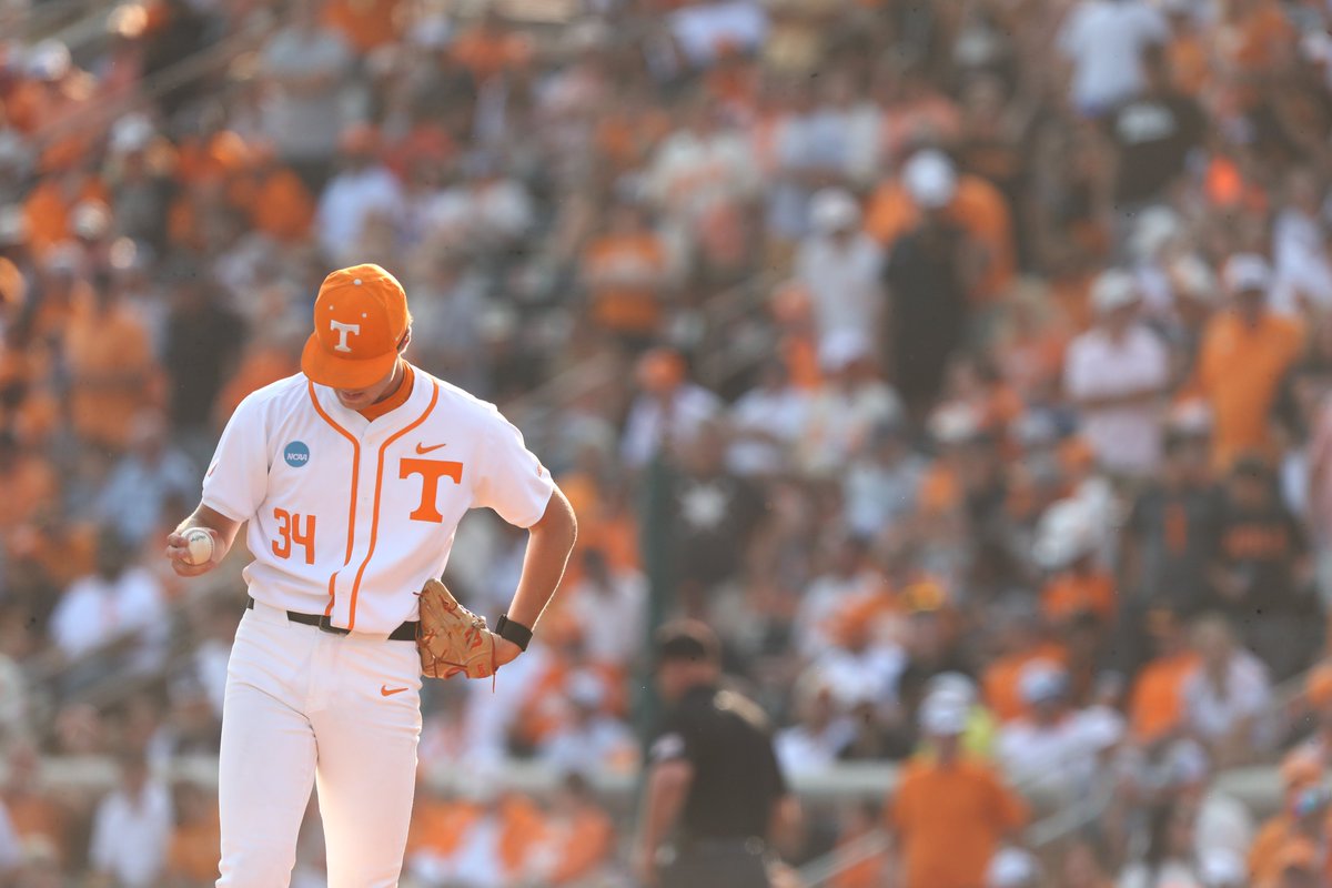 M3 | Krenzel works around a two-out walk to keep the Demon Deacons off the board in the third.

We'll look to get the bats going here with Clark, Peebles and Marin due up.

2-0 WF

📺 1tn.co/45aH225 (ESPN2)  

#GBO // #OTH // #BeatWF