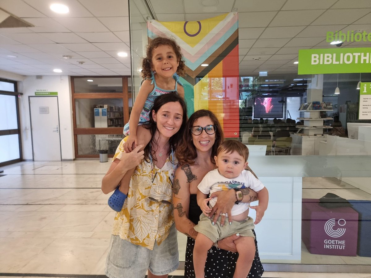 dezanovept's tweet photo. 15 anos de amor em Portugal protegido pela lei! https://t.co/Iyd7mTnCrJ #cpms #casamentoigualitário #gerador https://t.co/ZOOs6bcfWD