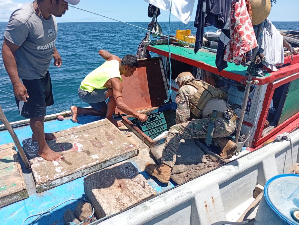 aeronavalpanama's tweet photo. #PlanFirmeza | Aeronavales , a bordo del BPC-3258, realizó patrullajes marítimos en sectores del Archipiélago de #LasPerlas: #Contadora, #Saboga y #Chapera, con el objetivo estratégico de garantizar la seguridad en las áreas insulares.

#FuerzaAeronaval💪🏻 
#PescaDigna https://t.co/yFPu1zc6b5