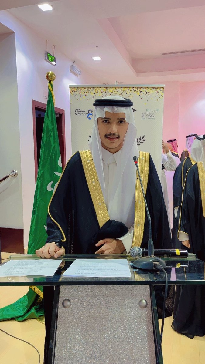 rashd_ksa's tweet photo. اليوم احتفل بـ #تخرج ابني وسندي سعد رشيد قاضي من المرحلة الثانوية.. واحببت أن أشارككم اللحظة التي كنت انتظرها بكل شغف وفخر وأنا أرى فيها مصدر قوتي ومُلهمي يخطو أولى خطواته للمستقبل ♥️

هذا اليوم بداية رحلة عظيمة للاستمرار بالإنجازات وتحقيق الطموحات ..

الف مليون مبروك ابني الغالي https://t.co/zYbVnMFEKi