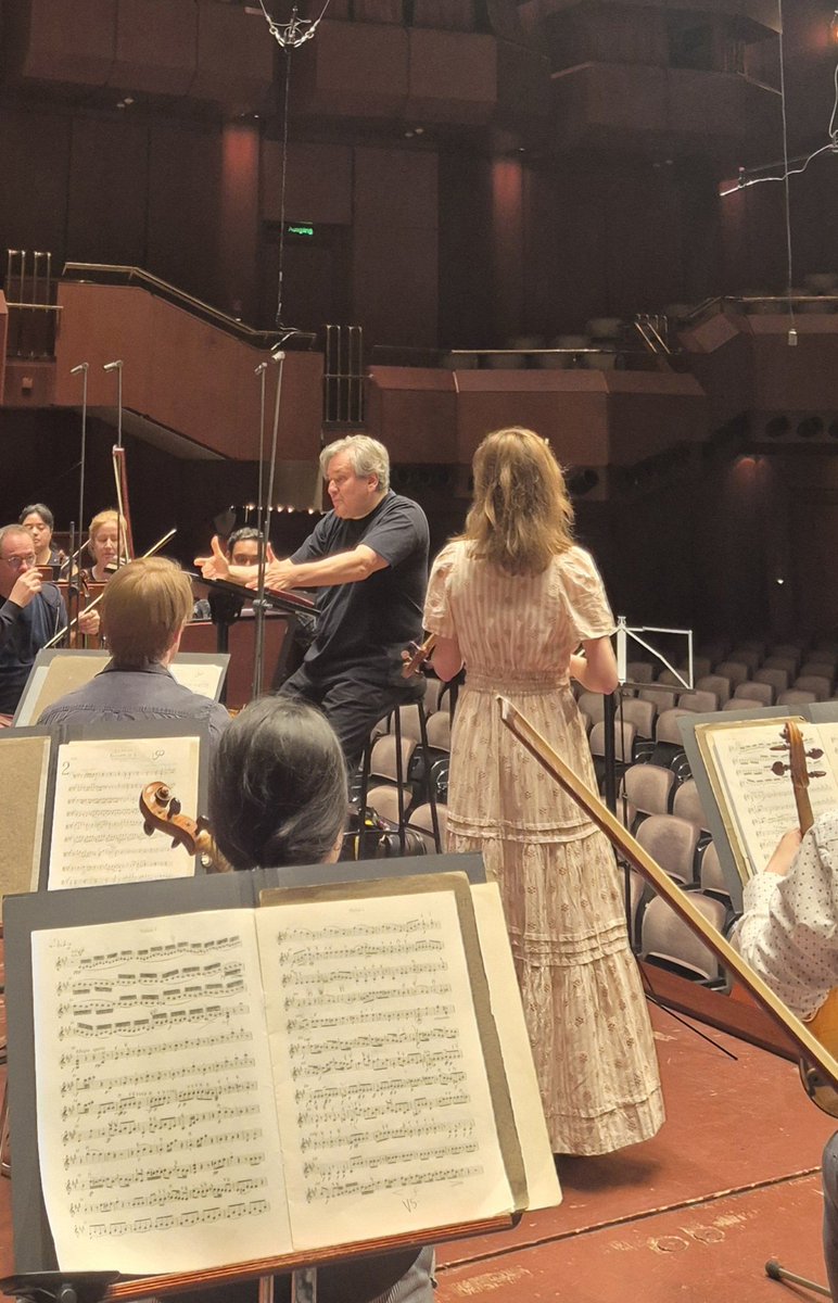 Mozart 5 tonight with wonderful <a href="/lisabatiashvili/">Lisa Batiashvili</a> <a href="/londonsymphony/">London Symphony Orchestra</a> Frankfurt