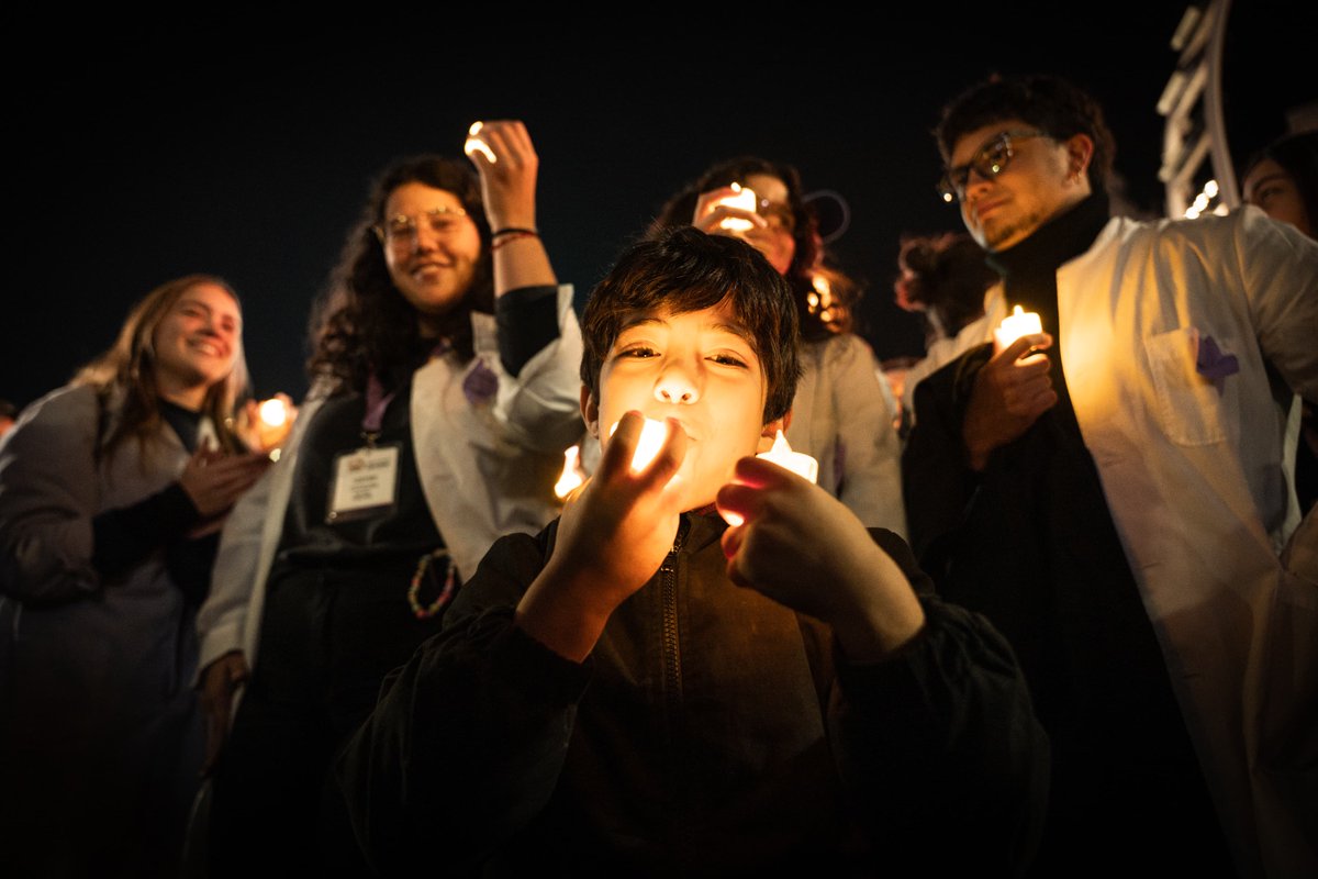 Grito_delSur's tweet photo. 🕯 Residentes, administrativos, familias, becarios, médicos, investigadoras y toda la comunidad del Garrahan salieron a la calle en una marcha de velas en reclamo de respuestas por parte del gobierno libertario. 

📸 @cronistato https://t.co/IULK6ZeHqs