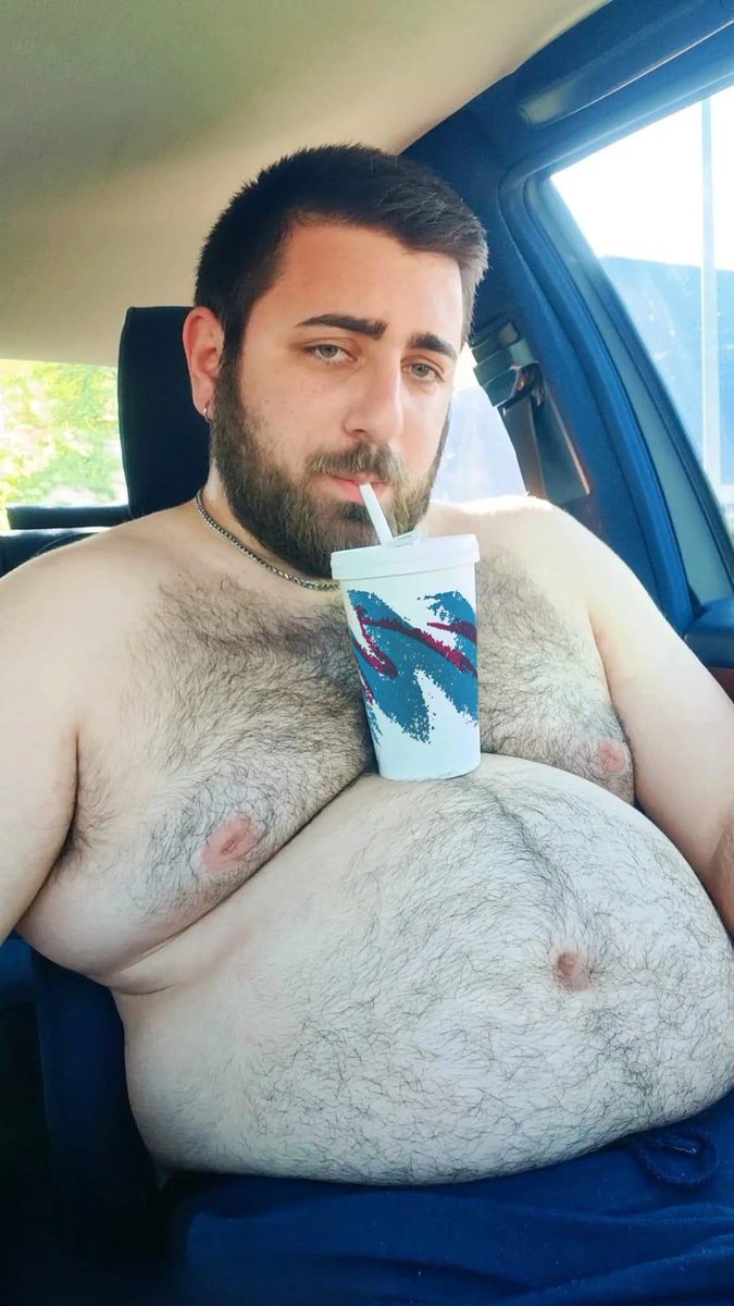 One of the many fat belly achievement 🐷

#gaybear #gainer #grommr #belly