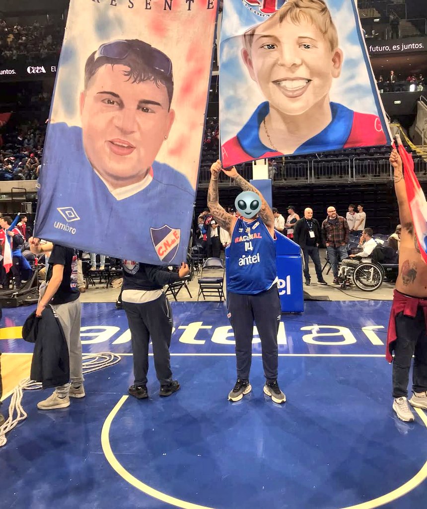 LO GANO LA GENTE 
Lo saben ellos y todo el mundo
La primer hinchada del mundo haciéndose sentir en todos los partidos de la liga, ese jugador que siempre va a estar en las buenas y en las malas