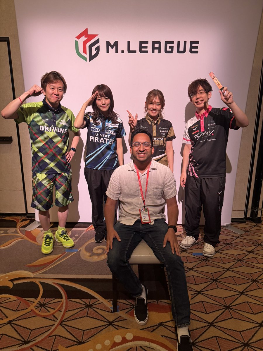 jaiakt's tweet image. Amos fest was a blast.  The most legendary mahjong event in the US that has ever happened.  I don't think I've ever been this starstruck in my life.  I also finally got a picture of me playing mahjong that I don't hate :).  Props to @LAPOM2 for organizing such a great event!