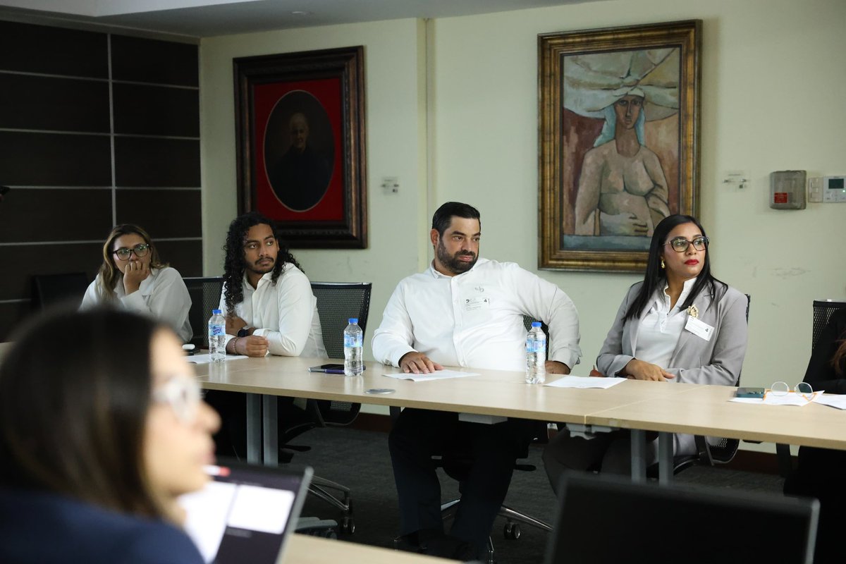 Yayo (@sanzlovaton) on Twitter photo Ver cómo el trabajo en equipo da resultados siempre motiva. Hoy, en la reunión del #CNFC en <a href="/aduanard/">Dirección General de Aduanas</a> , conversamos con <a href="/dpworlddom/">DP World Dominicana</a> para seguir afinando el #D24H.
El 13 % de la carga refrigerada ya se despacha de madrugada: menos retrasos, menos costos y más agilidad. Ver cómo el trabajo en equipo da resultados siempre motiva. Hoy, en la reunión del #CNFC en <a href="/aduanard/">Dirección General de Aduanas</a> , conversamos con <a href="/dpworlddom/">DP World Dominicana</a> para seguir afinando el #D24H.
El 13 % de la carga refrigerada ya se despacha de madrugada: menos retrasos, menos costos y más agilidad.