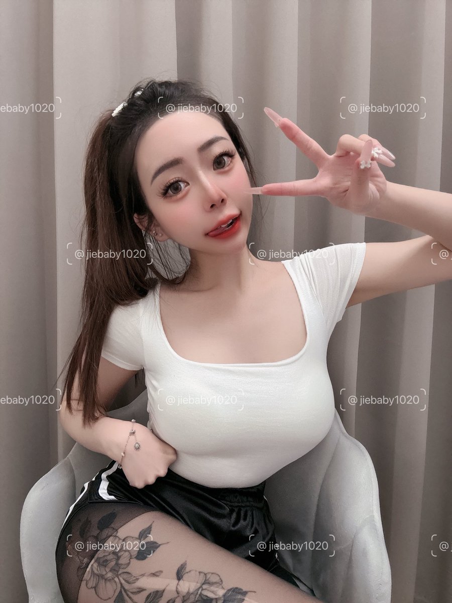 喜歡我身上的絲襪嗎🙈🙈🙈
/
IG：jie.e2
售原味（喜歡私訊） 🫶🏼 https://t.co/AQxs0VunC5