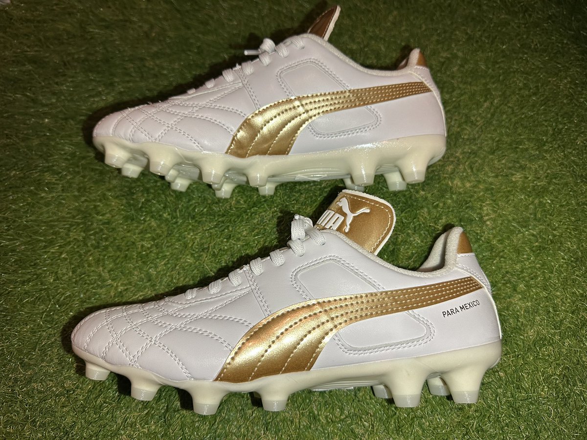 shiocap's tweet photo. Puma #ParaMexico SE TOP HG
ずっと気になっていたパラメヒコの復刻版
このカラーはゼビオ限定ですかね?
白/金は1番すきなカラーです
ロングタンは何年振りでしょうか
履いてみてシュータン調整するかは考えたいと思います
プーマはサイズが各モデル微妙でして今回は24.5にしてパツパツって感じです https://t.co/XoJWt3Nrt4
