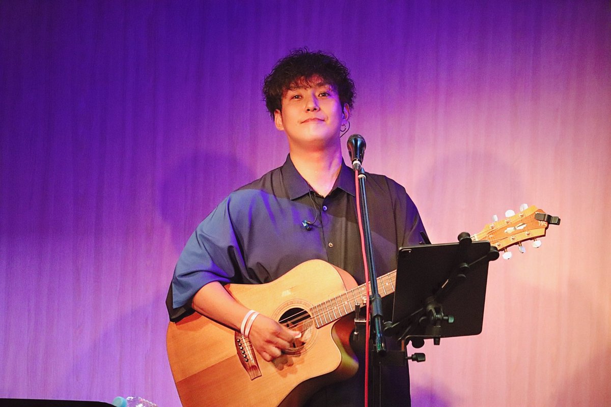 おはようさん♪
昨日は配信に来てくれてありがとう！！
たくさん歌ったね☺️

昨日も言ったけど、
幸せは待つもんじゃない！
自分から探して、掴みにいこうな🤙

今日はあいにくの天気だけど、
「これ、ちょっと幸せかも」って思えることを
１つでも見つけてみよ🍀

１日１スマイル✨