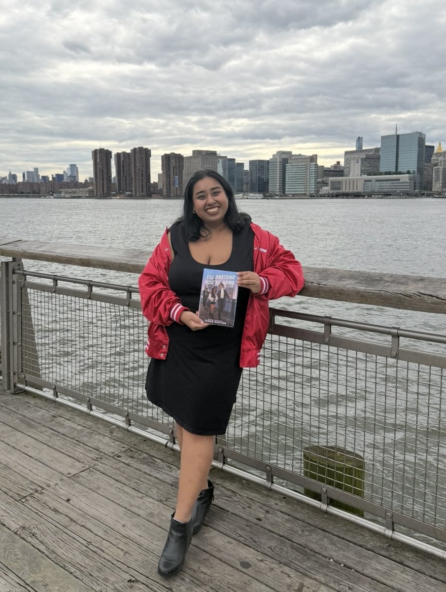 my 4th book is officially out in the world 🥹 I’LL PRETEND YOU’RE MINE is a YA contemporary about a popstar and an actor who end up fake dating for a PR stunt, but it’s also about learning how to be brave and figuring out who you want to be 🫶🏽💛💙💖

🔗: tashiebhuiyan.com/ipym.