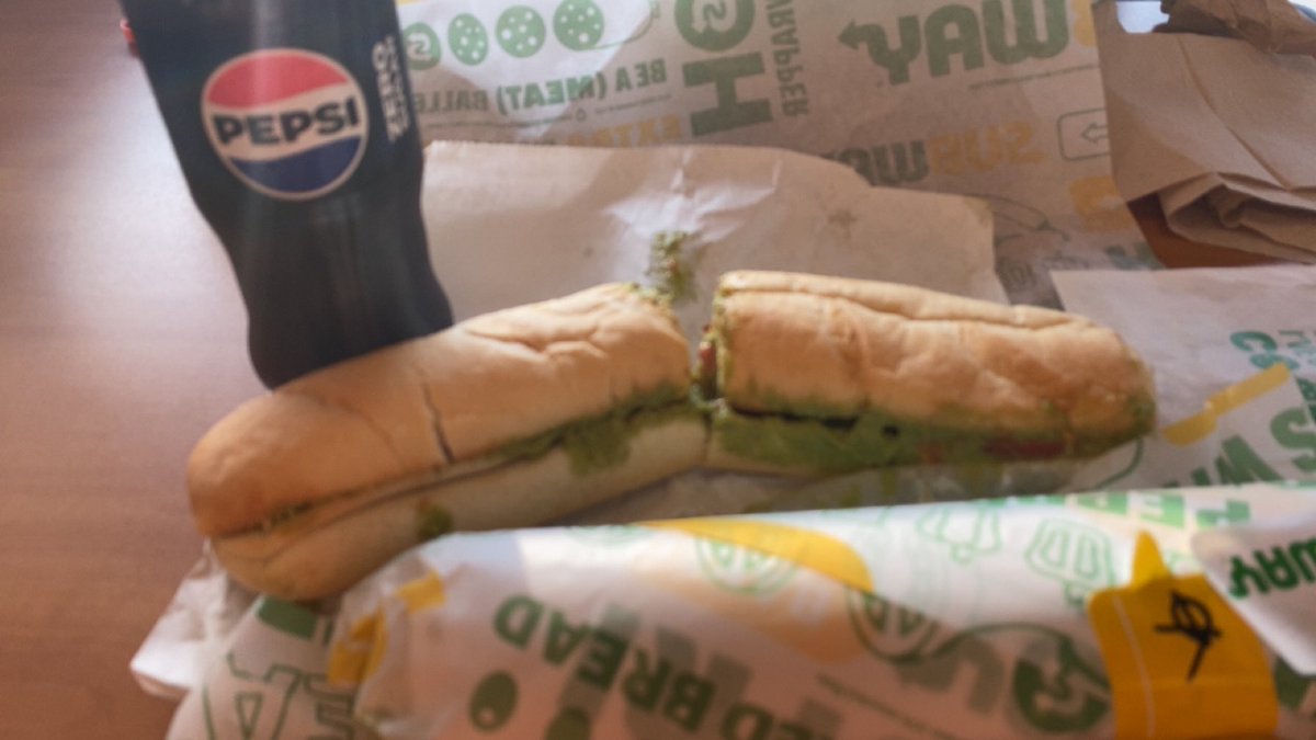 ZenOfHarden's tweet photo. Decent subway eats + a 🍪 https://t.co/5uU9GiTUr4