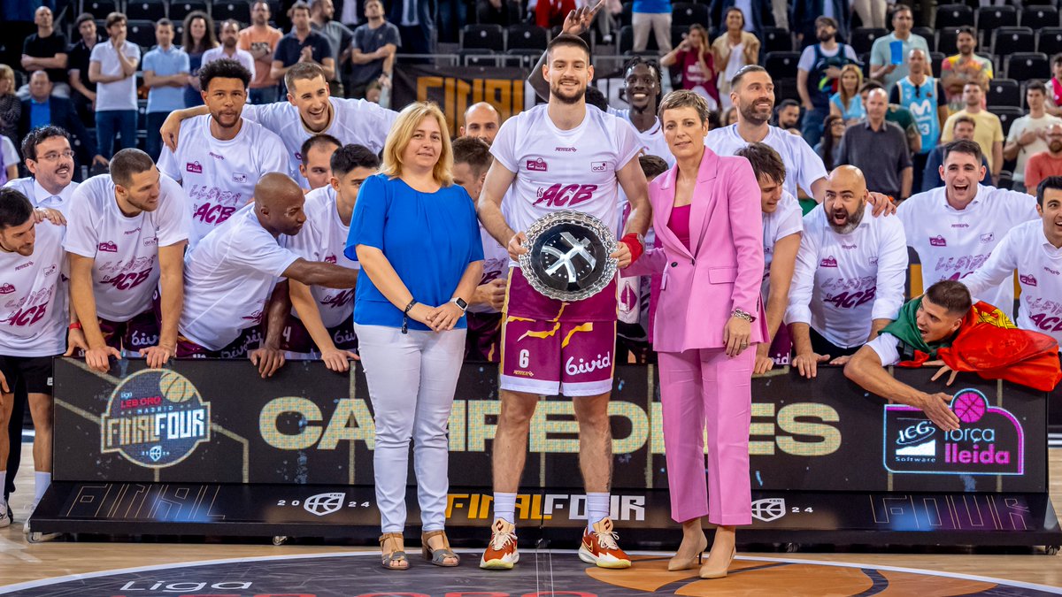 CompeticionesFEB (@competicionfeb) on Twitter photo ⤴ Reportaje #F4PrimeraFEB: Así fueron las primeras ediciones de la Final Four (6)
2⃣0⃣2⃣4⃣
🏟️ Sede: Madrid
🎖️ Ascenso: <a href="/flleida/">HIOPOS LLEIDA</a>
✍️ La pizarra de <a href="/GerardEncuentra/">Gerard Encuentra</a> dinamitó Madrid para llevar a Lleida de vuelta al cielo
📝 Reportaje completo ⬇
feb.es/2025/6/2/balon… ⤴ Reportaje #F4PrimeraFEB: Así fueron las primeras ediciones de la Final Four (6)
2⃣0⃣2⃣4⃣
🏟️ Sede: Madrid
🎖️ Ascenso: <a href="/flleida/">HIOPOS LLEIDA</a>
✍️ La pizarra de <a href="/GerardEncuentra/">Gerard Encuentra</a> dinamitó Madrid para llevar a Lleida de vuelta al cielo
📝 Reportaje completo ⬇
feb.es/2025/6/2/balon…