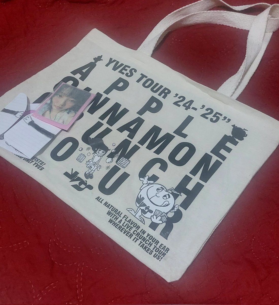 aerinpika's tweet photo. FB POSITIVO ATRASADISSIMO PARA A QUERIDA @EngduStore !!!!
a ecobag  veio perfeita fidedigna a original e ainda veio com a yves de brinde e 1 deseinho super fofo! a compra foi tranquila e sempre recebi atualizações, fora o material pfto, recomendo mt e comprarei dnv novamente <3 https://t.co/RrXBEEVlkz