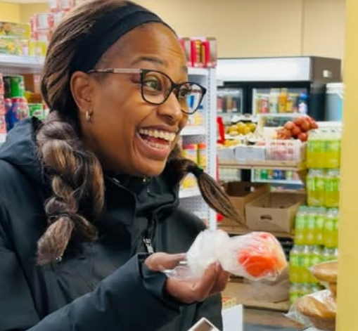 MoreauAgathe3's tweet image. Tiens la criss de Shirley
Qui devait réaliser de grande chose en santé...
Ben c'est ça...elle s'achète des tomates
J'aimerais mieux lui en lancer
Elle, Dubé et Top Gun Santé
La vérité : ils ont ÉCHOUÉ
Personne n'est surpris
Ils méritent trois 10 roues de fumier