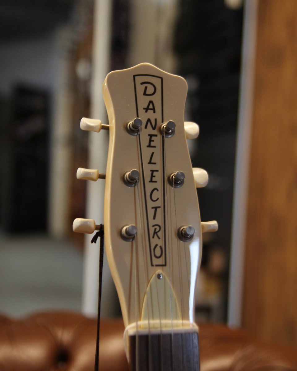 Flame Maple ‘59 Divine 🔥 #DivineTones at Jacky Claes, Gene Belgium
 instagram.com/jacky.claes