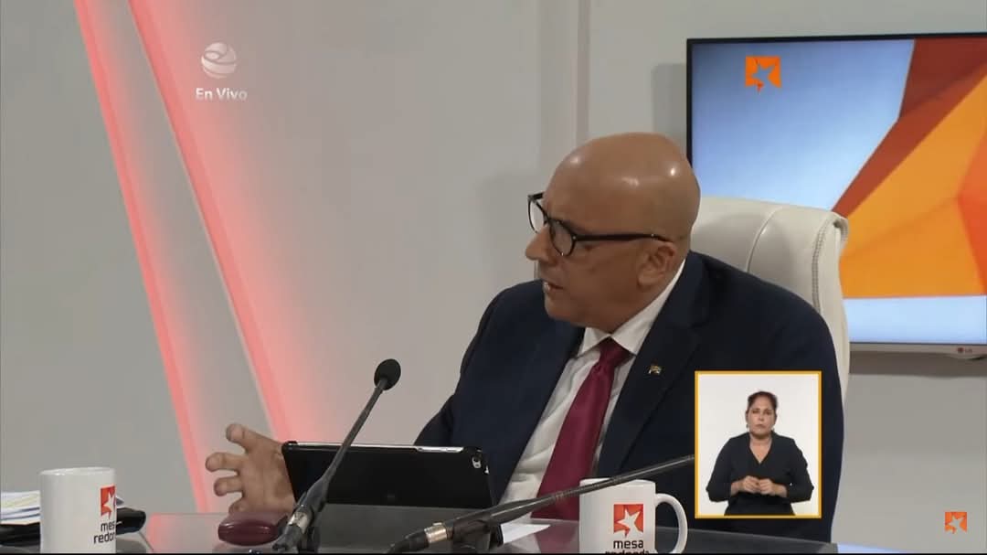 El ministro interino de Comunicación, <a href="/Ernesto_RHdez/">Ernesto Rodríguez Hernández</a>, subrayó:
 <a href="/ETECSA_Cuba/">ETECSA</a> es más que una empresa estatal, es un pilar del pueblo cubano.
💡 Sus ingresos no solo impulsan el desarrollo de las telecomunicaciones, sino que también respaldan aspectos clave de la vida social.