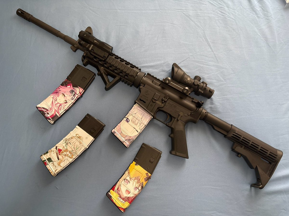 AlohaSnackShack's tweet photo. 4/19 collected…. What am I gonna do with 19 magazines? I myself still don’t know. But I’m sure it’ll be a conversation starter at the range.
#RaorArt  #Immergination #bijouwled #rkggk https://t.co/PtrOe0vGPB