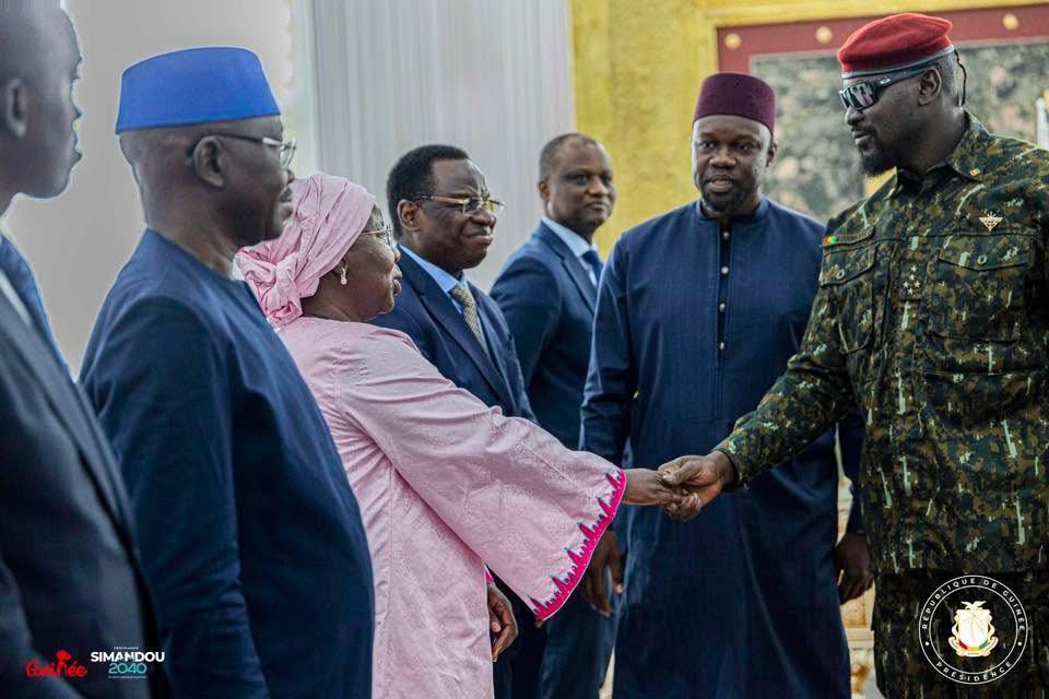 Le Premier ministre Ousmane SONKO, a été  reçu ce lundi 2 juin 2025 par le Président de la République de Guinée Son Excellence le Général Mamadi DOUMBOUYA.

Crédit photos: Présidence de la République de Guinée