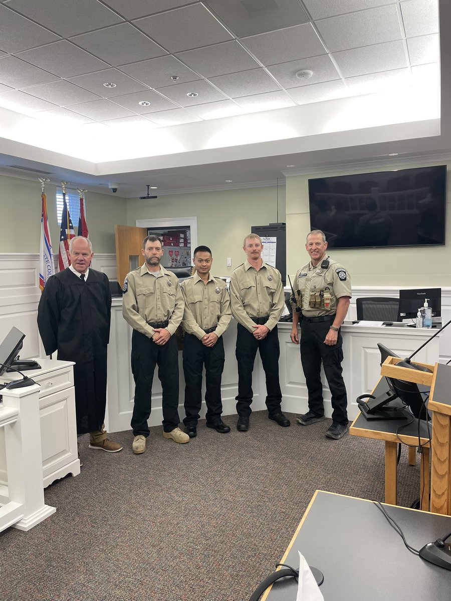 SheriffSublette's tweet photo. 6/2/25

This morning we swore in our three newest Detention Deputies. Deputy Leo Labrador, Deputy Zack Winer and Deputy Cody Denison joined our team. 

They begin training right away, welcome to the team!

#SCSO https://t.co/aFbfkMHVqP