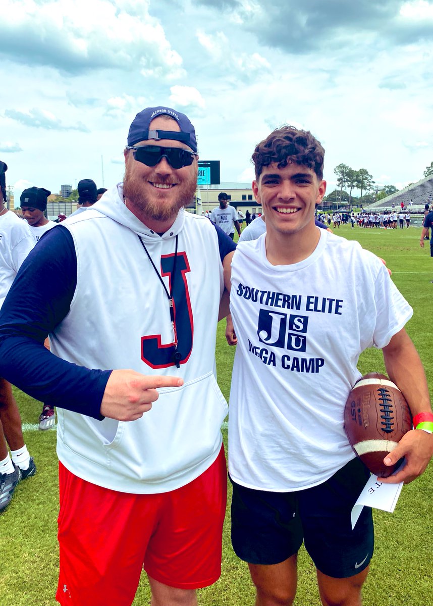 ZachQB15's tweet image. Had a great time @jacksonstatefb thanks to @CoachRipKirk @Coach_O for having me down to camp @joshfloydHT @CoachECarroll @HuskyFast @QBC_Bham
