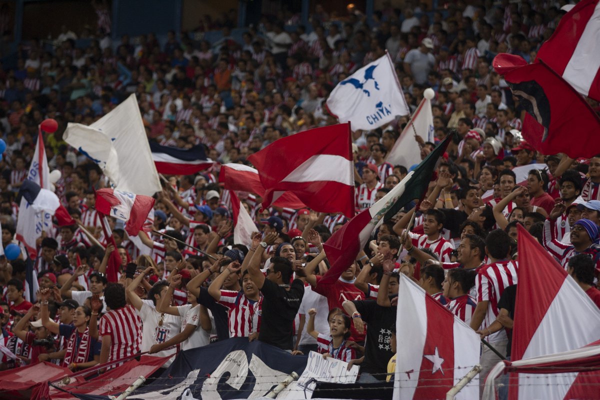 Chivas's tweet photo. 📂 Recuerdo: Estadio Jalisco // Copa Libertadores // 2 de junio de 2005 🗓️ https://t.co/hodozNd5Wn