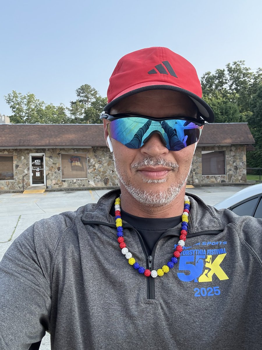 ThemDawgsHell11's tweet photo. Decided to get some miles in this afternoon after work. I got 31 more days until I run/jog another AJC Peachtree Road Race next month. Until then I hope that everyone has an amazing week. #ItsYourPace #ItsYourRace #StrivingAndMotivation #NoOneIsLeftBehind #MeetYouAtTheFinishLine https://t.co/j8bBKUNUp4