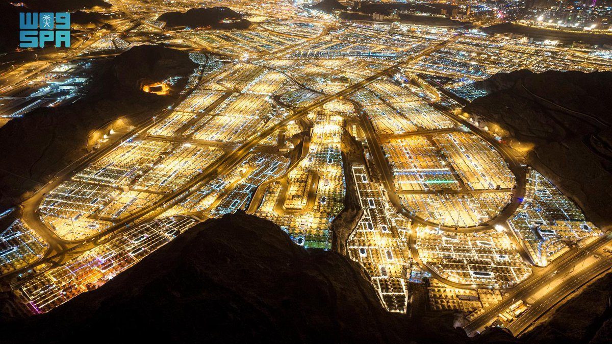 #بلا_كذب_وتزييف_للحقايق

هذه الجوهرة الذهبية 
مشعر منى ليلا 
كل مافيه من مخيمات وبنية تحتية وشبكة طرق وانفاق وجسور وتكييف واناره ورذاذ مياه ومظلات وتشجير 
تم تنفيذها 
بخشم الريال السعودي ولم يتفضل احد على السعودية بقرش واحد سوى الله هو الذي وهبها الخيرات وحده 
لا دول ولا افراد