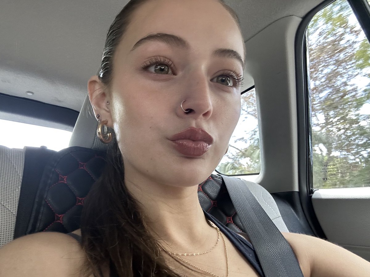 pr1ncessgab's tweet photo. you must be a joke if you dm me without sending tribute. don’t deserve to speak to me for free. https://t.co/cKIINnuKrv