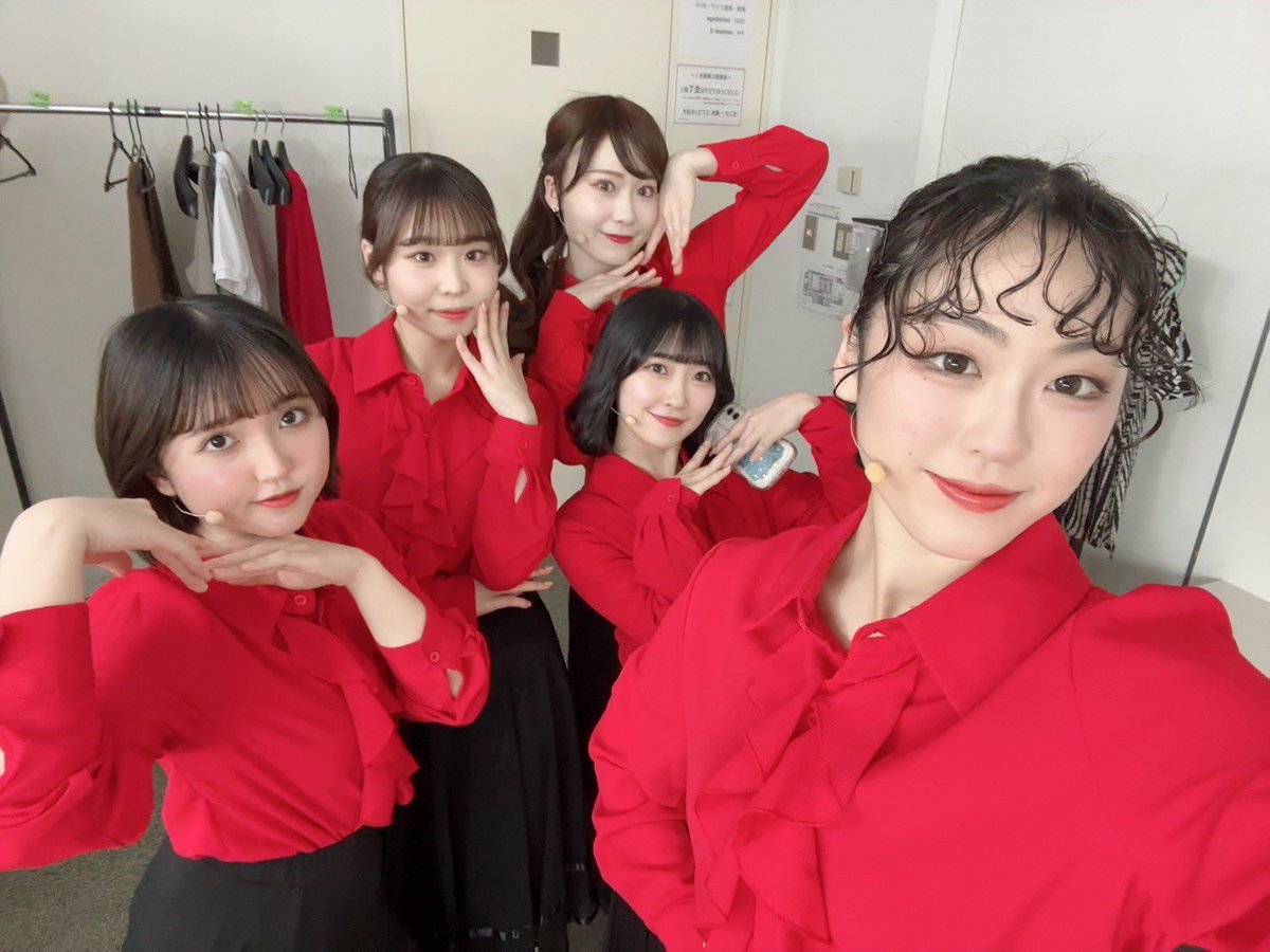 h_m20040210's tweet image. マリコ様特集❣️
踊りに対しての苦手意識が強い私でしたが、今回マリコダンサーを通してダンスの楽しさだったり基礎の大切さを改めて知ることが出来ました。まずは基礎からしっかり固めて、ダンスに自信を持てるようにがんばるぞー!
#すず鳥2025