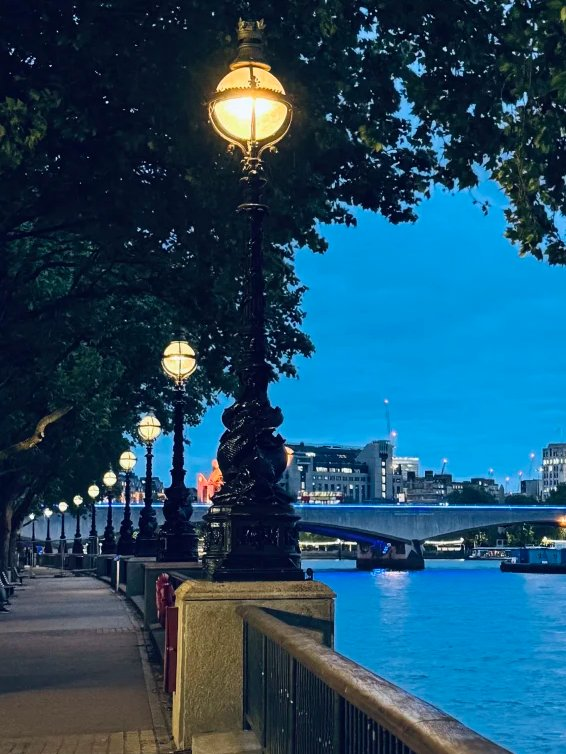 Mano88883672's tweet photo. City dreams under London skies 🌌📷 https://t.co/QDAKHTbLTY