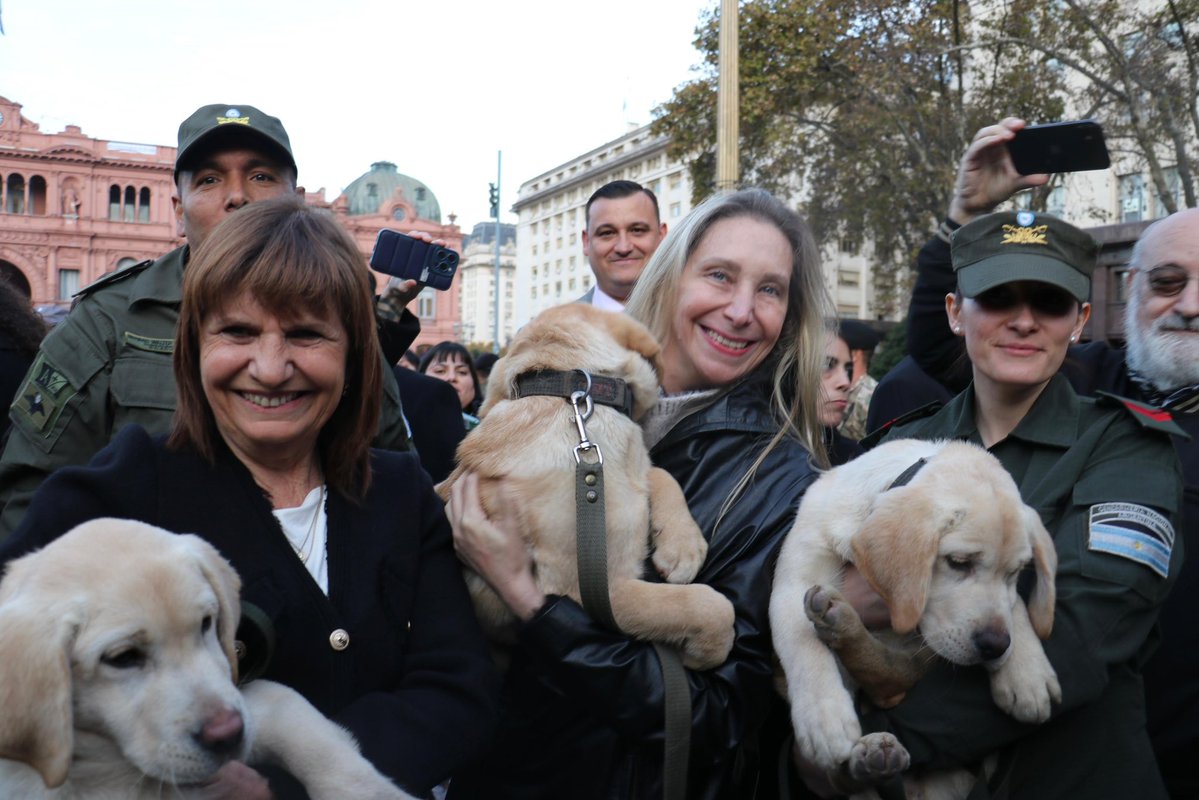 Patricia Bullrich (@patobullrich) on Twitter photo Hoy celebramos el Día Nacional del Perro con <a href="/KarinaMileiOk/">Karina Milei</a> y las brigadas caninas de las 5 Fuerzas Federales. Hoy celebramos el Día Nacional del Perro con <a href="/KarinaMileiOk/">Karina Milei</a> y las brigadas caninas de las 5 Fuerzas Federales.