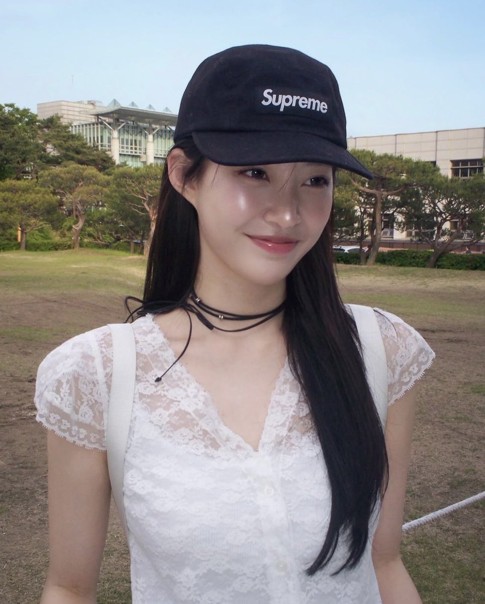 swip0n's tweet photo. 조혜원은 
오프라 하이라이터 광고를 한 것 뿐인데
이 소녀 이렇게 아름다워도 되는 걸까...? https://t.co/61w7gRqOk4