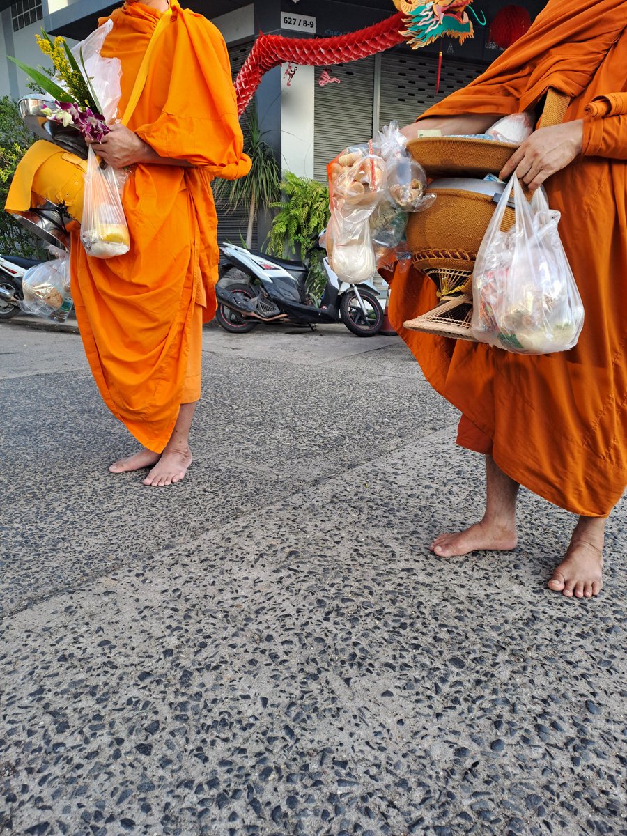 3 มิ.ย.2568 
ครอบรอบ วันคล้าย
วันเกิดอีกวัน ใส่บาตร เพิ่มบุญ ให้ตัวเอง คร้าบ
🙏🙏🙏