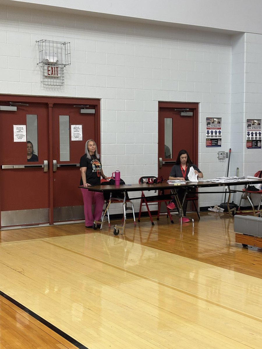 DianaRiosrodri3's tweet photo. Awesome job today with 295 physicals done today. Thank you Dr. Karen Smith Baylor Scott and White, our resident doctor and med student. Thanks Treasure, MNT coaches, MHS coaches, and health and wellness staff. @Manor_Sports @ManorISD https://t.co/QpDo6AIFR3