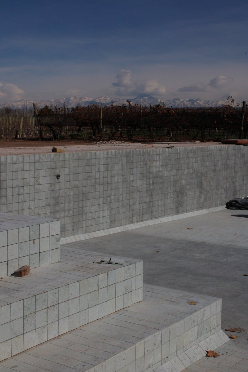 En el Estudio estamos haciendo una pileta, queria compartir por este medio la arquitectura de desarrollamos. 
Lujan de Cuyo, Mendoza.