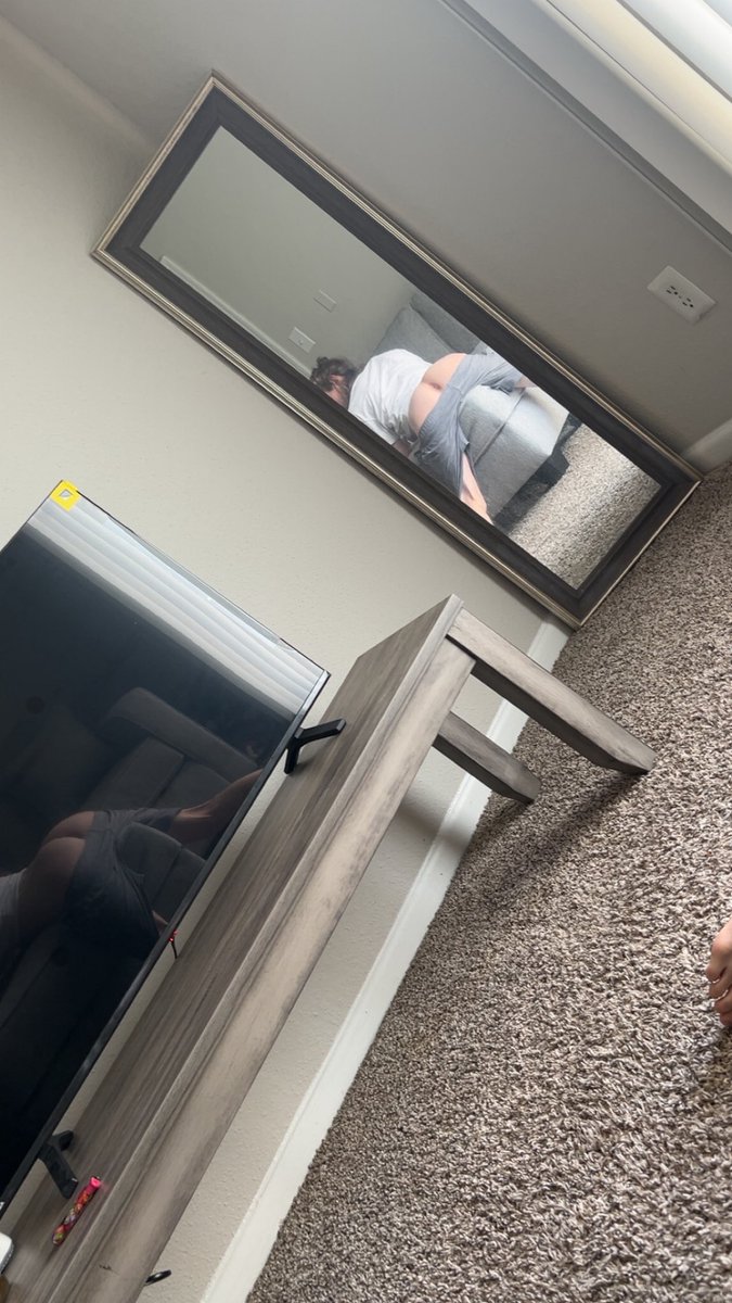 noahbankx02's tweet photo. whos stretching this pink hole 🍆 https://t.co/rJUnPBQmU3