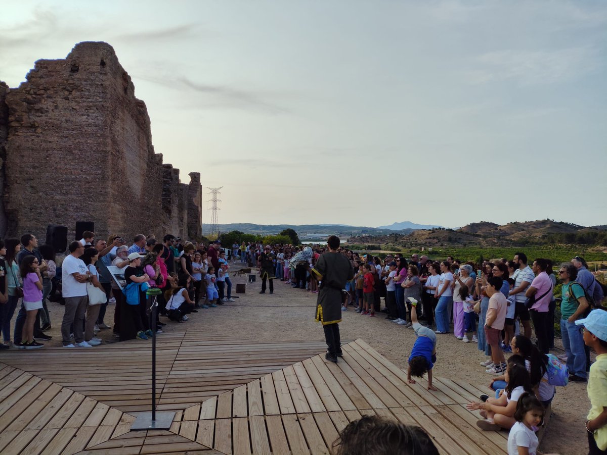 En 1931, tal día como hoy, declararon Monumento Nacional (BIC) el Castillo y el Castillejo de Monteagudo.

Desde 2024, el Castillejo ya ha visto rutas, conciertos, teatro, historia y niños aprender jugando.

El Castillo…confío pronto poder contar allí mas historias.