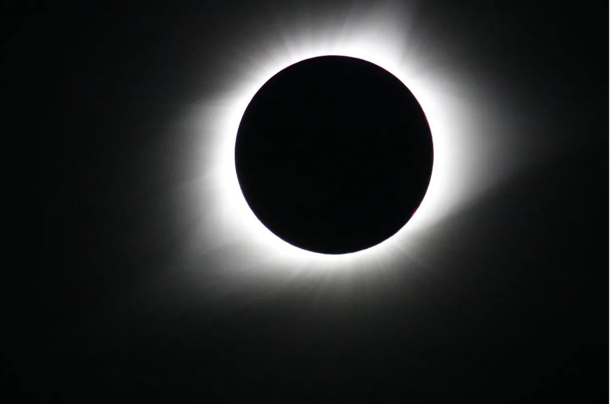 FraggedFigment's tweet photo. MEETING THE ECLIPSE
A roadtrip to see a Total Solar Eclipse.
Just be in the right spot, with a few miles to spare, at the right time for an event that's over in minutes.
A tight itinerary, but millions do it.
What could go wrong?
@draftingpit #DraftingPit #A #YA #Con https://t.co/U6e8bKptX0