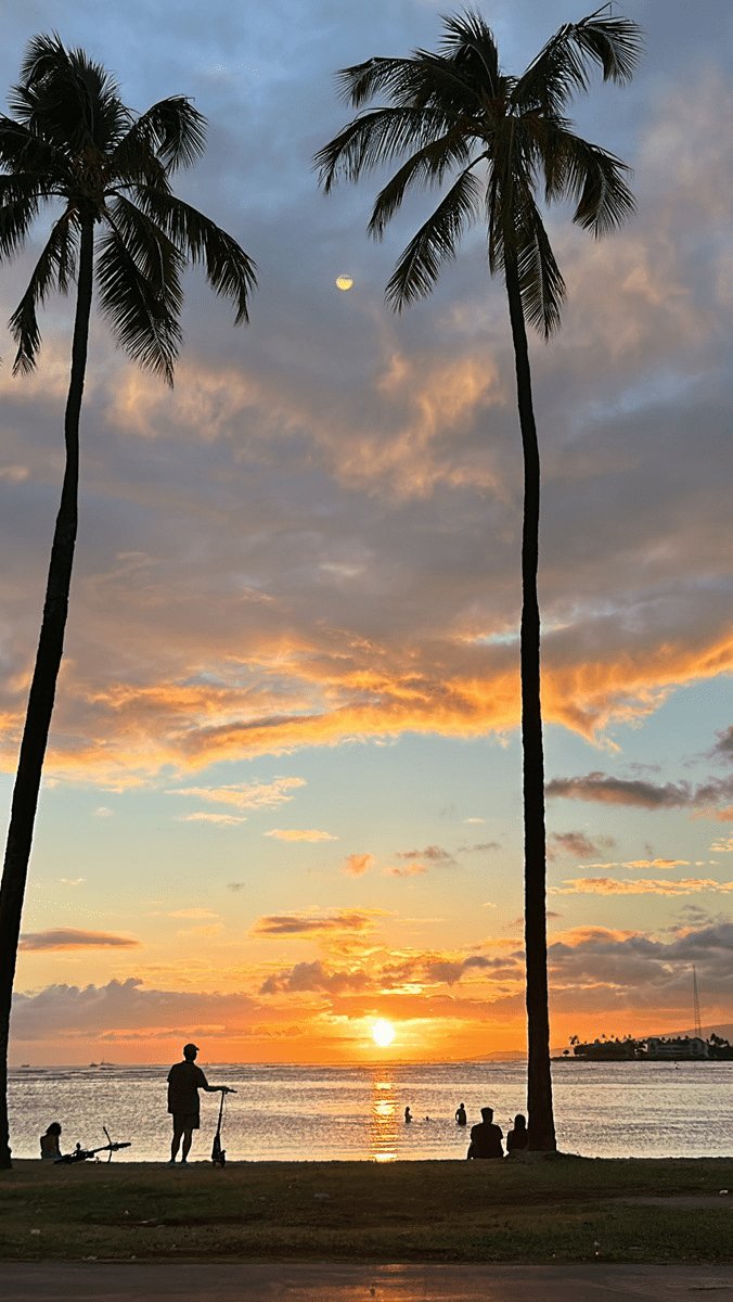 JalpakHawaii's tweet photo. ／
毎日異なるサンセットの空模様！！🌄
＼
ハワイのサンセットの時間帯は空が虹色に！
運が良ければサンセットの瞬間にグリーンフラッシュが見れるかも！🌆
あなたはどこで誰とどのようにサンセットを眺めますか？素敵な人と素敵な場所で素敵なひと時を。
予約はこちらから👇https://t.co/URpeQWRSEi https://t.co/0FKR1ax55c