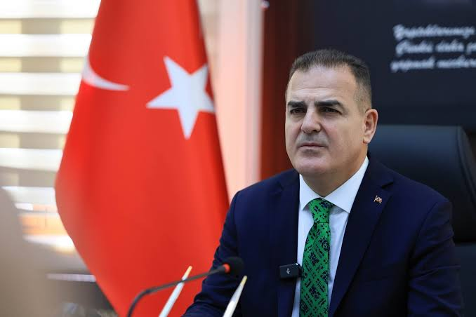 proxyhaber's tweet photo. #Muğla Valisi İdris Akbıyık: "Bir vatandaşımızın ikinci kattan panikle aşağı atladığı yönünde ihbar var. Herhangi olumsuz bir durum yok." #deprem https://t.co/ZE6Aqcas2F