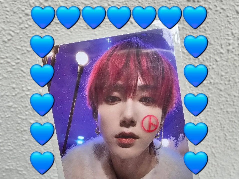 투표완👍🏻
(급하게 가져온 포카가 빨머라니🤦🏻 파란피💙니까 괜찮겠지;)