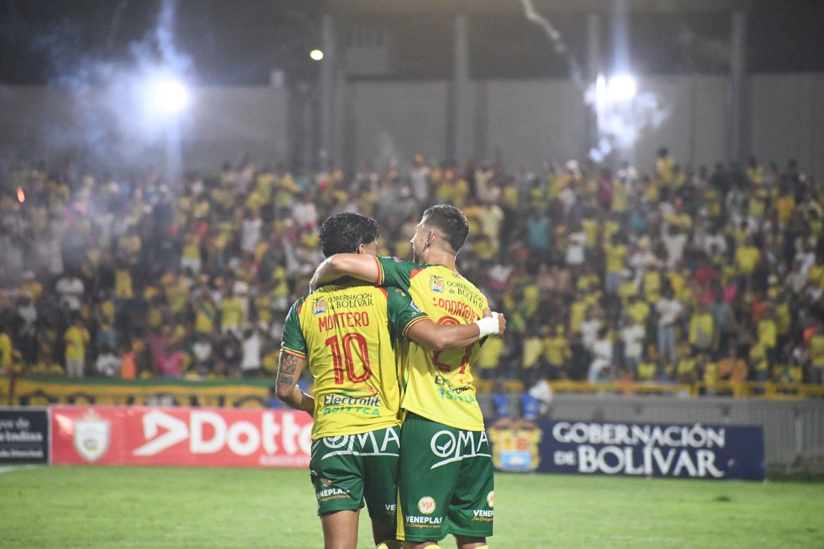 PT 1-1

<a href="/RealCartagena/">Real Cartagena</a> hizo el gol y bajó la intensidad y cedió el control. No lo liquidó

<a href="/JaguaresdeCord/">Jaguares de Córdoba</a> ineficiente e inconexo. Al final encontró oro en la mina

Era penal de Montañez. 

<a href="/RealCartagenaTV/">Real Cartagena TV</a> <a href="/RinconHeroico/">Rincon Heroico CDRC</a> <a href="/golauriverde/">Golau.</a> <a href="/carlosdeportes/">Carlos Hurtado Morón</a> <a href="/RC_Datos/">Real Cartagena Datos 🟡🟢</a> <a href="/cartachodemivid/">los aldeanos REAL 70</a>