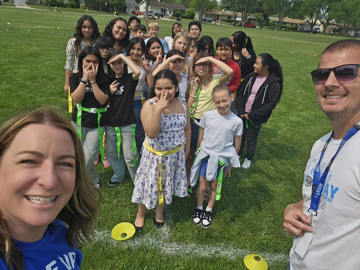 juliebotkin's tweet image. 👋 These @D59Rupley 5th graders are on their way to Grove Junior High! Such an amazing group kids...many of which I was lucky to teach for 6 years. They have been great learners and teammates since Kindergarten & will be VERY missed #PhysEd