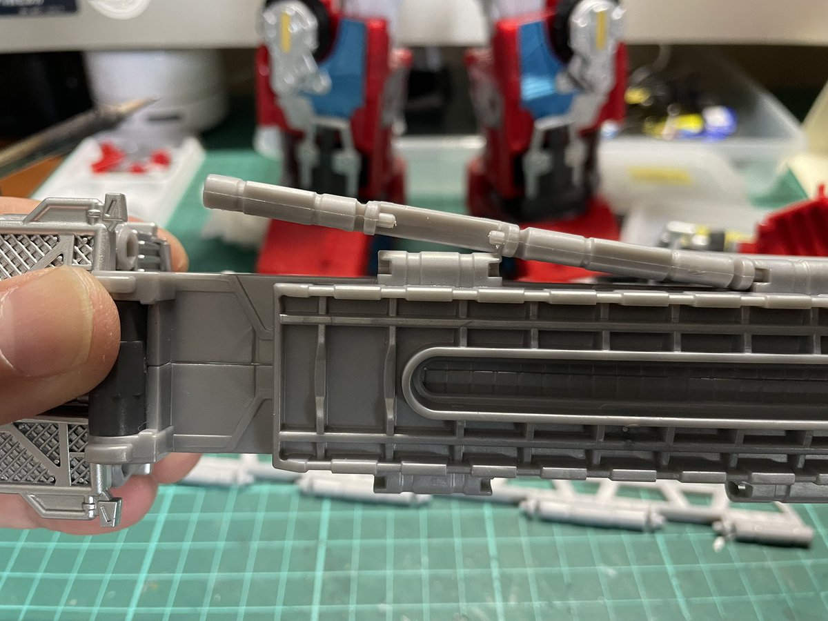 suna90147655's tweet image. スーパーファイヤーコンボイ〜
色々と不具合があり
有識者さんの対策を参考に
自己責任で調整中…
あとラダー部分も
接続箇所に負荷がかかっていたようなので受け側を少しづつ削って調整
水平になったので
これで大丈夫かな?🤔
#スーパーファイヤーコンボイ