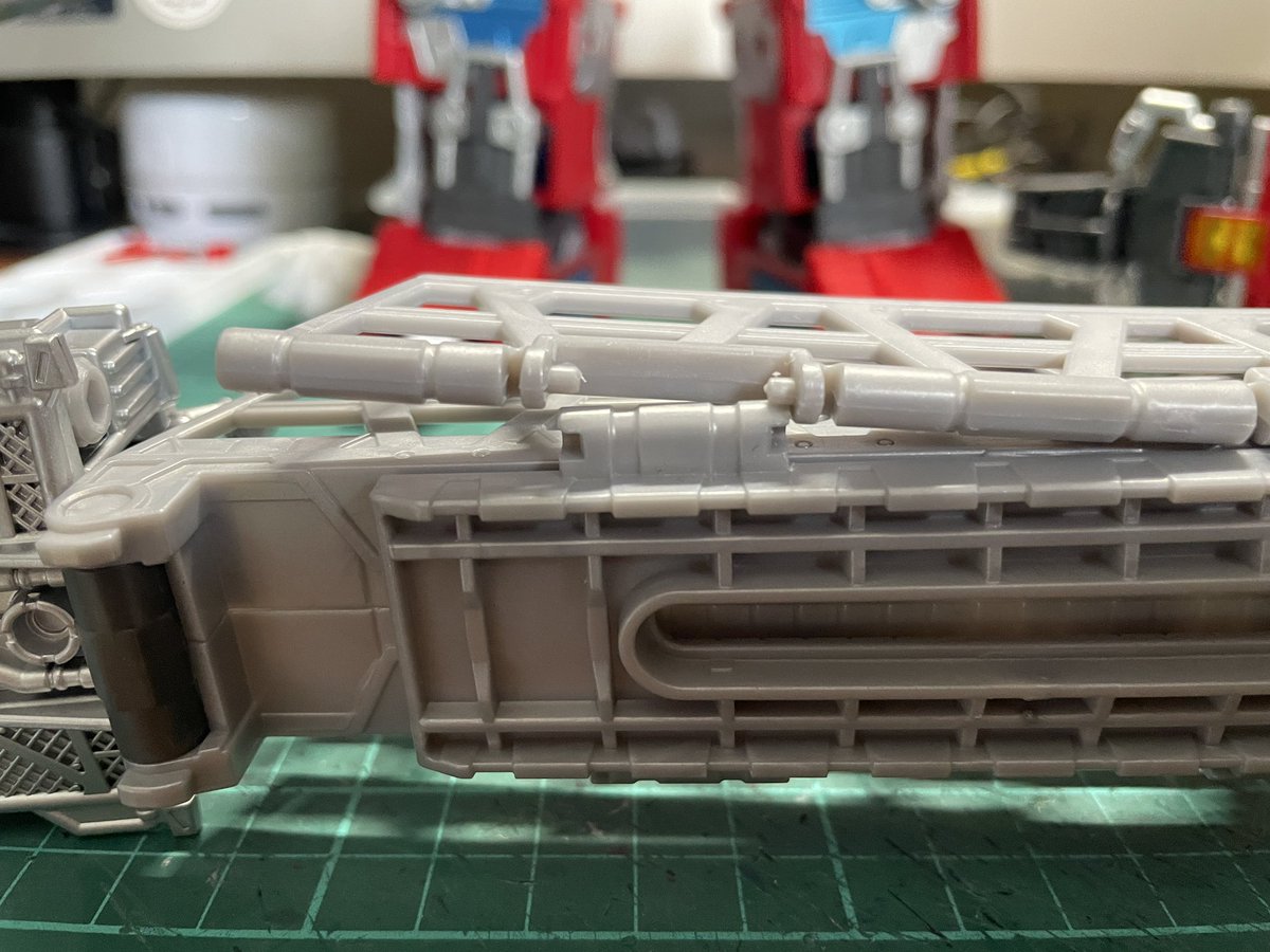 suna90147655's tweet image. スーパーファイヤーコンボイ〜
色々と不具合があり
有識者さんの対策を参考に
自己責任で調整中…
あとラダー部分も
接続箇所に負荷がかかっていたようなので受け側を少しづつ削って調整
水平になったので
これで大丈夫かな?🤔
#スーパーファイヤーコンボイ